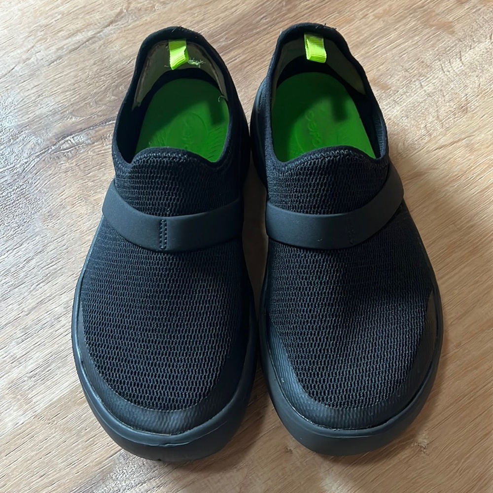 OOFOS OOmg Low Women's Size 7 Black Slip On Recovery Shoes